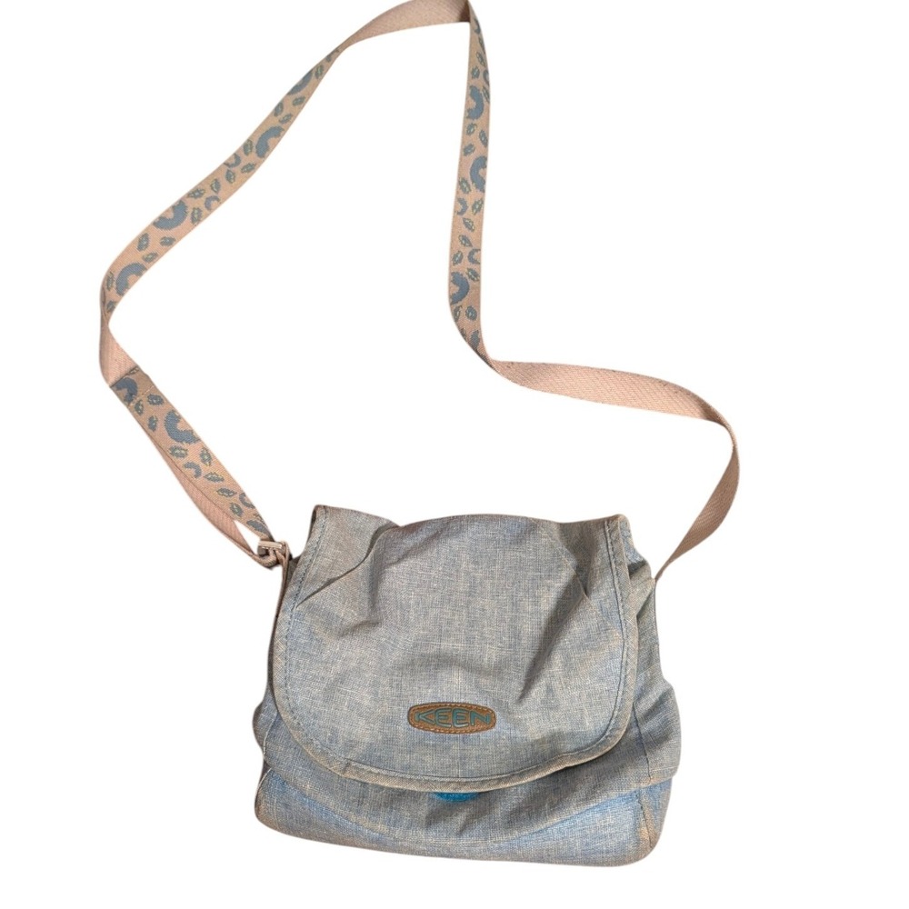 Keen Crossbody Messenger Bag Light Blue Textured Flap Adjustable Strap Pocket